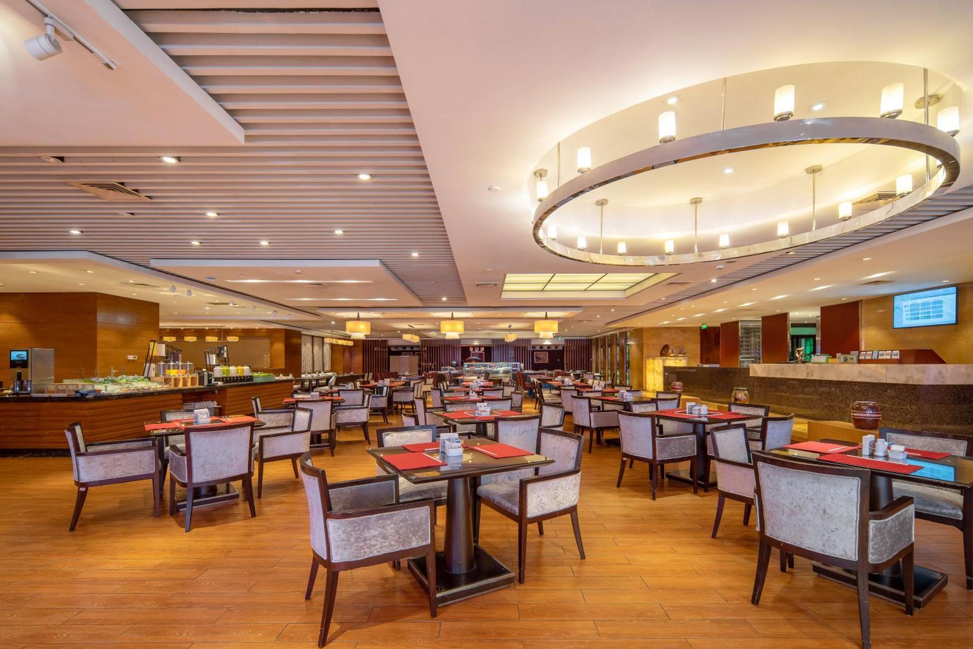 Wuhan Jin Jiang International Hotel Exterior photo